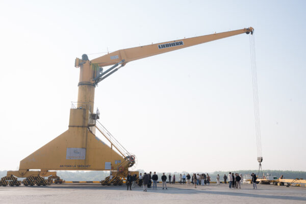 Nhờ vị trí nằm gần các khu công nghiệp trọng điểm, container có thể được hạ bãi ngay sau khi đóng hàng